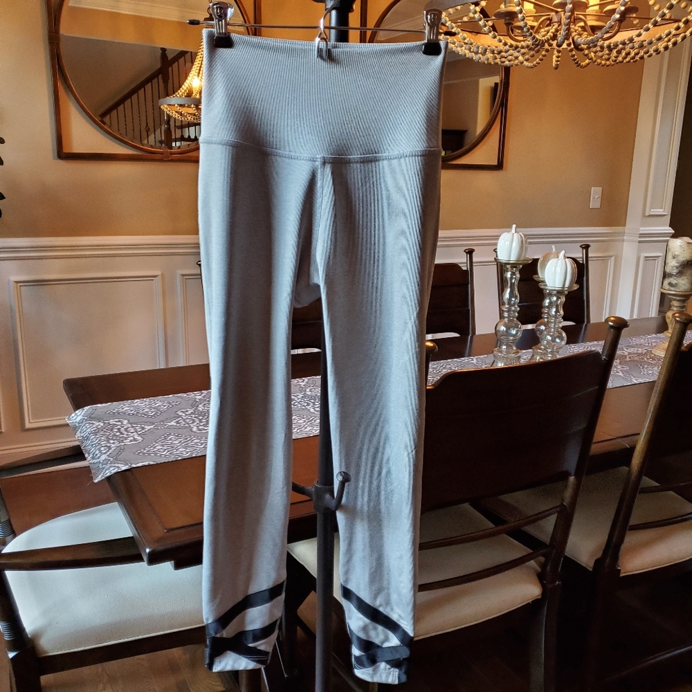 Beyond Yoga Mini Stripe Ribbon Ankle Legging Med